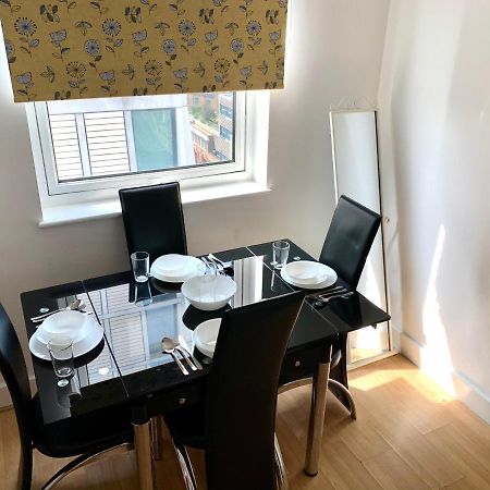 Central London 2 Bedrooms, Seperate Recption, Full Kitchen, Free Parking Extérieur photo