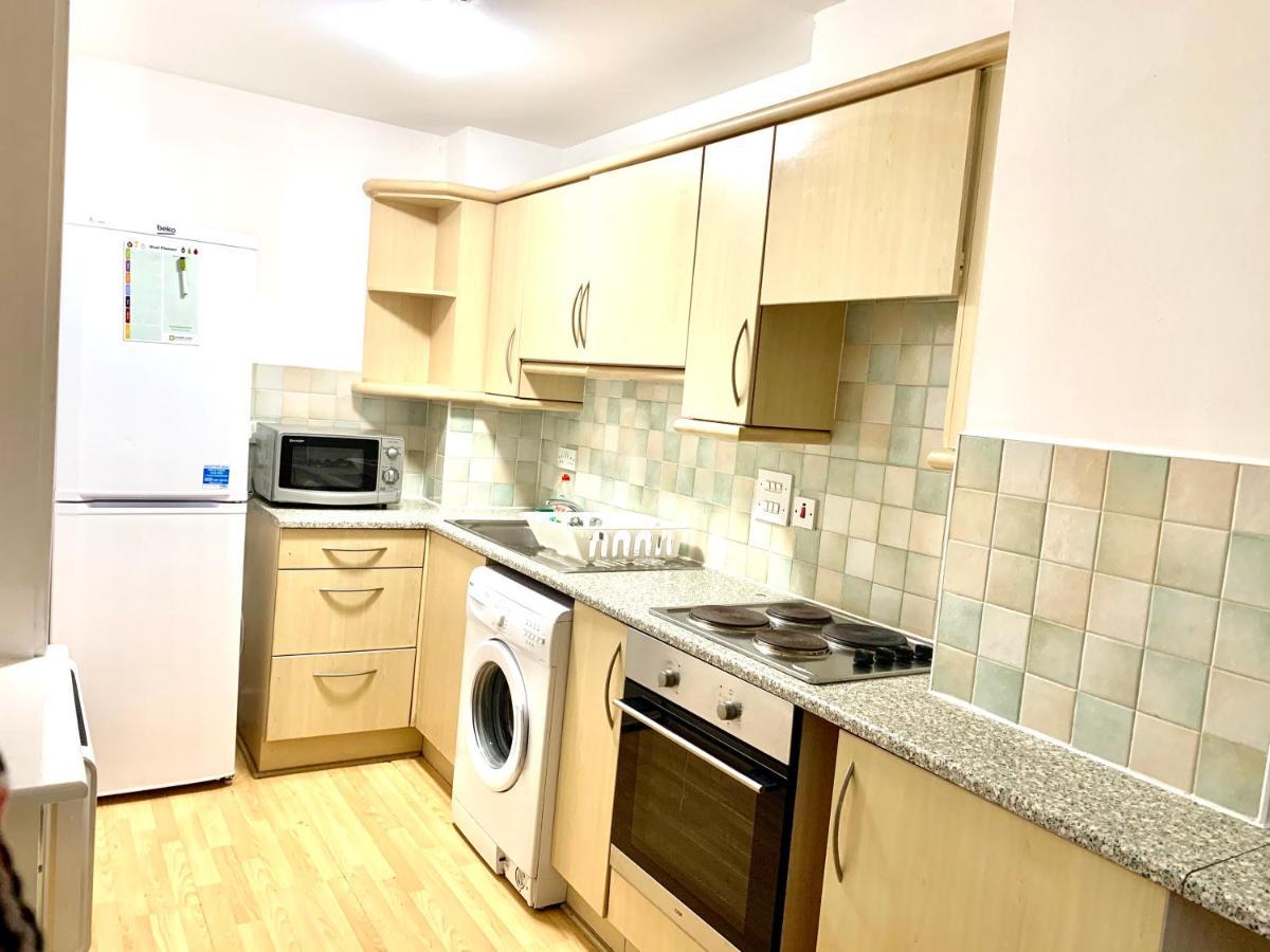 Central London 2 Bedrooms, Seperate Recption, Full Kitchen, Free Parking Extérieur photo