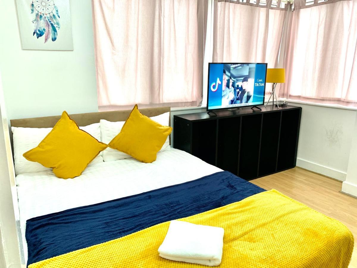 Central London 2 Bedrooms, Seperate Recption, Full Kitchen, Free Parking Extérieur photo