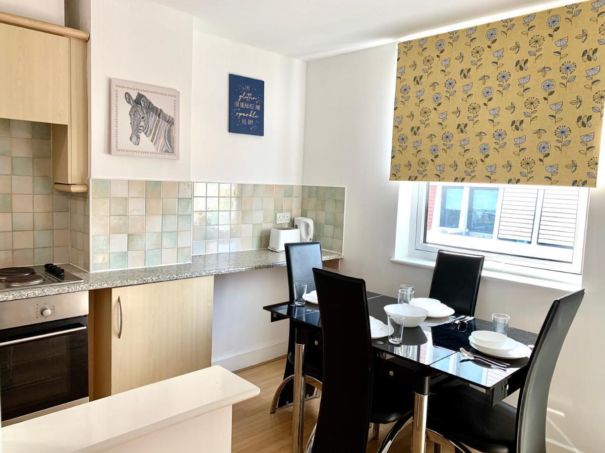 Central London 2 Bedrooms, Seperate Recption, Full Kitchen, Free Parking Extérieur photo