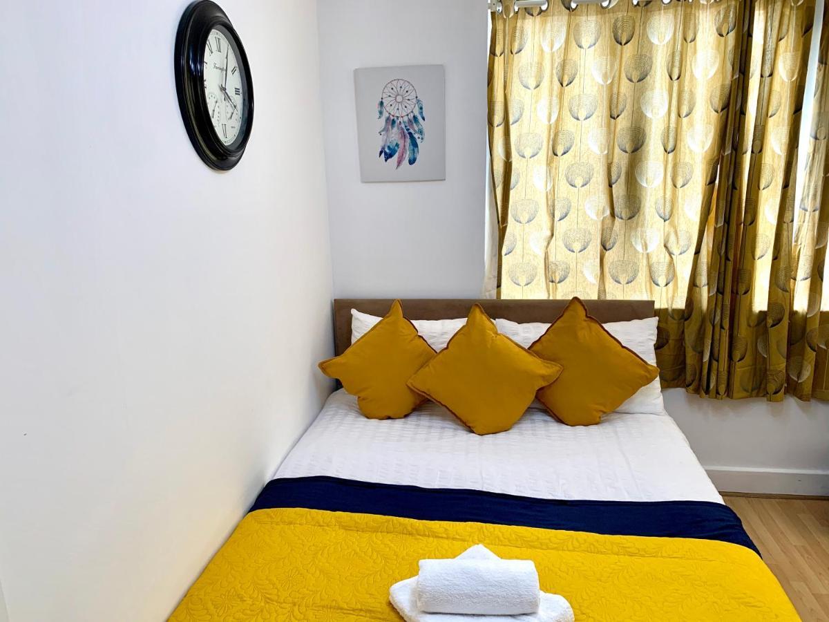 Central London 2 Bedrooms, Seperate Recption, Full Kitchen, Free Parking Extérieur photo
