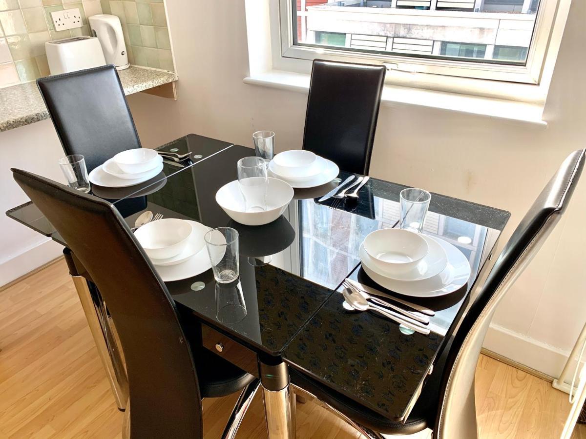 Central London 2 Bedrooms, Seperate Recption, Full Kitchen, Free Parking Extérieur photo